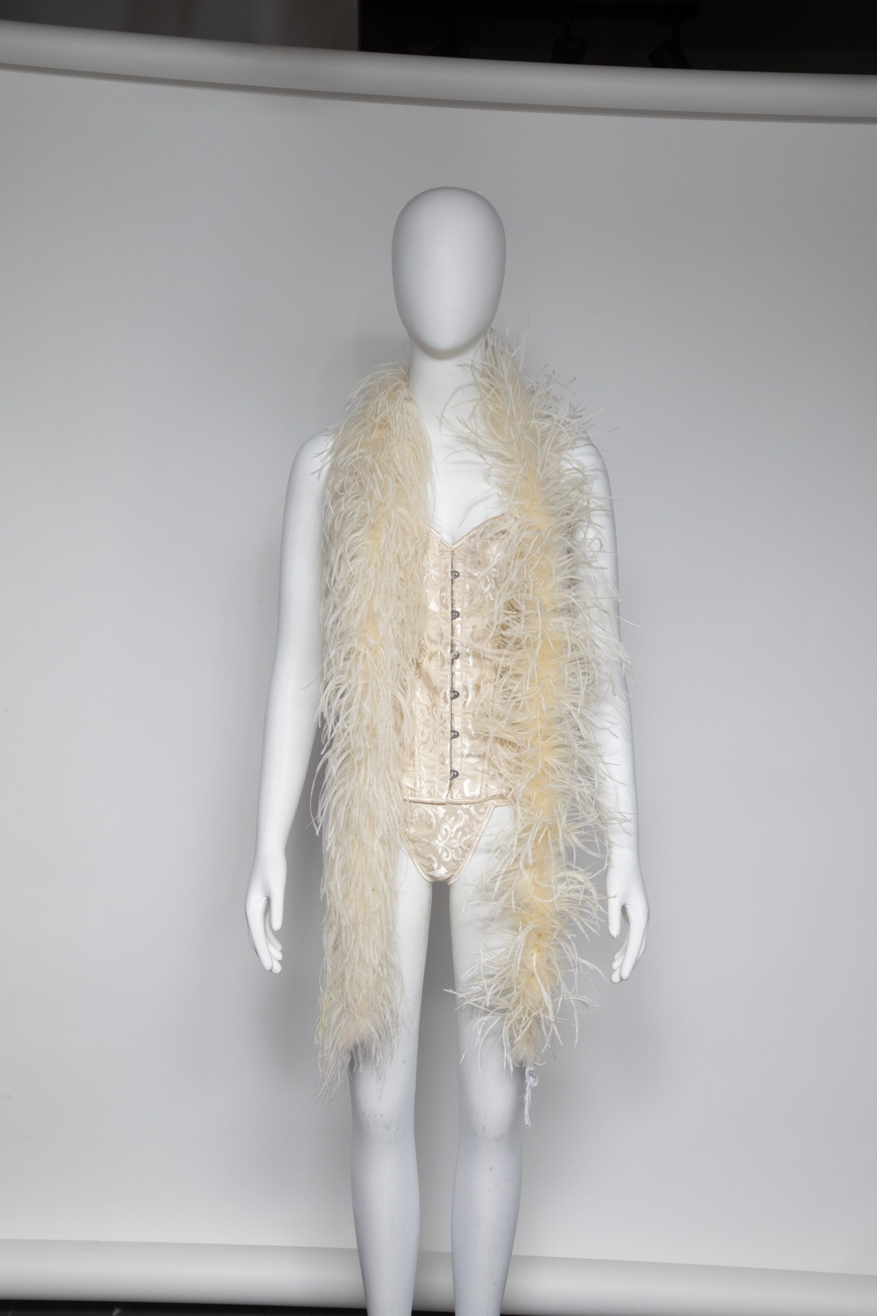 צעיף יען 4 פליי אוף וויט